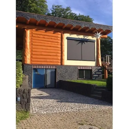 Canadian Log Comfortable Vakantiehuis Stuer